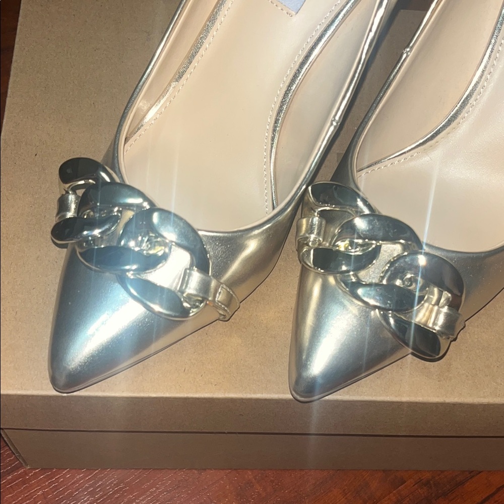 Steve Madden Gold Heels - Picture 5 of 8